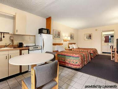 Express Inn & Suites Clearwater Pinellas Park Extérieur photo